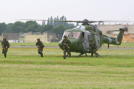 10 - 3 Rgt Lynx deplane